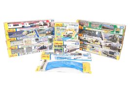 MODEL RAILWAY - COLLECTION OF VINTAGE TAKARA TOMY TRAINS AND ACCESSORIES