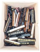 MODEL RAILWAY - A COLLECTION OF N GAUGE COACHES/ROLLING STOCK/CARRIAGES