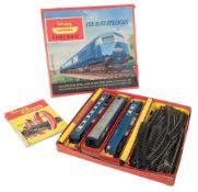 MODEL RAILWAY - A VINTAGE HORNBY TRI-ANG OO GAUGE ELECTRIC TRAIN SET