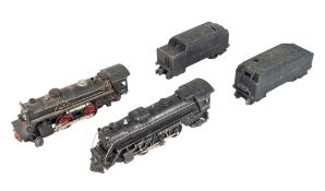 MODEL RAILWAY - LIONEL O GAUGE LOCOMOTIVES & TENDERS