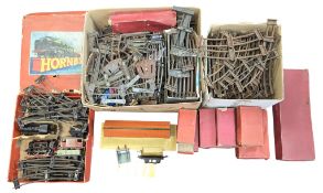 MODEL RAILWAY - HORNBY O GAUGE LOCOMOTIVE SET AND ACCESSORIES