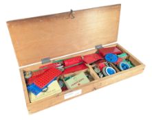 MECCANO - VINTAGE MECCANO CONSTRUCTOR SET PARTS