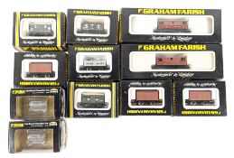 MODEL RAILWAY - 11X GRAHAM FARISH N GAUGE ROLLING STOCK AND ACCESSORIES