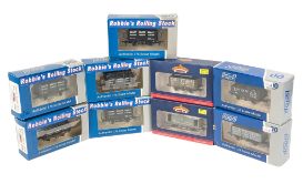 MODEL RAILWAY - COLLECTION OF BOXED OO GAUGE ROLLING STOCK