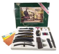 MODEL RAILWAY - HORNBY SILVER JUBILEE PULLMAN ELECTRIC LOCOMOTIVE TRAIN SET