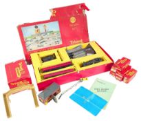 MODEL RAILWAY - TRI-ANG OO GAUGE ELECTRIC LOCOMOTIVE TRAIN SET AND OTHER