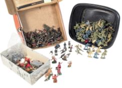 MODEL SOLDIERS - COLLECTION OF ASSORTED VINTAGE LEAD AND PLASTIC MODEL SOLDIERS