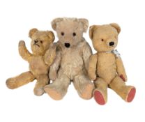 TEDDY BEARS - A COLLECTION OF ASSORTED VINTAGE BEARS