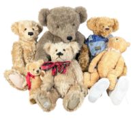 TEDDY BEARS - A COLLECTION OF ASSORTED RETRO BEARS