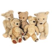 TEDDY BEARS - A COLLECTION OF ASSORTED VINTAGE TEDDY BEARS