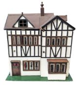 DOLLS HOUSE - LARGE WOODEN TUDOR STYLE DOLLS HOUSE