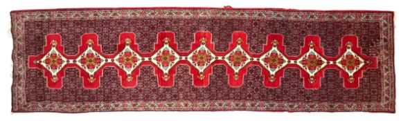 20TH CENTURY NORTH WEST PERSIAN ISLAMIC SENNEH RUNNER RUG
