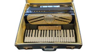 MUSICAL INSTRUMENT - 20TH CENTURY VINTAGE HOHNER MUSETTE IV ACCORDION