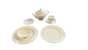 20TH CENTURY WEDGWOOD SIGNET PLATINUM CHINA DINNER SERVICE