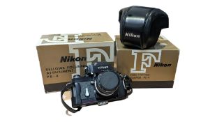 1960S NIKON F 35MM FILM CAMERA W/ BELLOWS FOCUSING ATTACHMENT & SLIDE COPYING ADAPTOR
