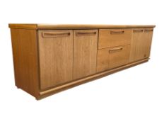 MEREDEW FURNITURE - LARGE VINTAGE TEAK SIDEBOARD CREDENZA