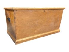 19TH CENTURY VICTORIAN PINE BLANKET BOX