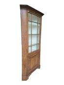 19TH CENTURY GEORGE III PROVINCIAL OAK CORNER CABINET