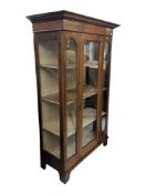 EARLY 20TH CENTURY MAHOGANY BOOKCASE / CABINET