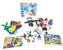 LEGO - COLLECTION OF VINTAGE LEGO SYSTEM SYSTEM