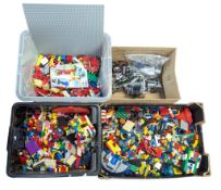 LEGO - A LARGE COLLECTION OF VINTAGE LEGO BRICKS