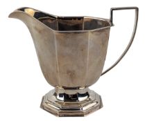 20TH CENTURY ELIZABETH II HALLMARKED SILVER MILK JUG / CREAMER