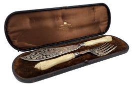 CASED VICTORIAN HALLMARKED SILVER ENGRAVED FISH SERVING SET