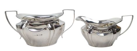 20TH CENTURY GEORGE V HALLMARKED SILVER SUGAR BOWL & CREAMER SET