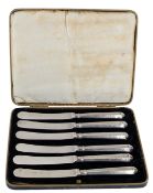 CASED GEORGE V HALLMARKED SILVER HANDLED BUTTER KNIVES
