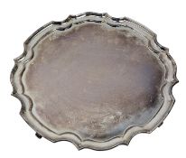 20TH CENTURY ELIZABETH II HALLMARKED SILVER SALVER / TRAY