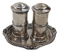TWO 20TH CENTURY GEORGE V HALLMARKED SILVER PEPPERETTES / SHAKERS