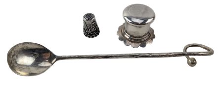 ELIZABETH II HALLMARKED SILVER LONG HANDLED SPOON & OTHERS