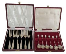 CASED GEORGE VI HALLMARKED SILVER CAKE FORKS & SILVER COFFEE SPOONS