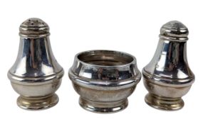 LATE 20TH CENTURY ELIZABETH II HALLMARKED SILVER CRUET / CONDIMENT SET