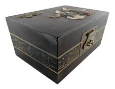 EARLY 20TH CENTURY CHINESE SOAPSTONE JEWELLERY BOX