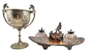 A VICTORIAN SILVER PLATED INKWELL DESK STAND & A SILVER PLATED TROPHY CUP
