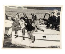 AUTOGRAPHS - MUSIC - CLIFF RICHARD SIGNED PRESS PHOTO