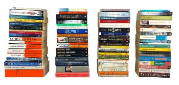 A COLLECTION OF c200 MODERN PENGUIN PAPERBACKS - GRAHAM GREEN, JOHN LE CARRE ETC.