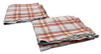 PAIR OF VINTAGE 20TH CENTURY WOOL TRADITIONAL WELSH BLANKETS/BED THROWS