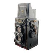 YASHICA, JAPAN - VINTAGE MAT-124 G TLR CAMERA