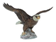 20TH CENTURY BESWICK BALD EAGLE 1018 PORCELAIN FIGURINE