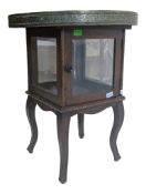 EARLY 20TH CENTURY MAHOGANY BIJOUTERIE DISPLAY CABINET TABLE