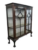 EARLY 20TH CENTURY QUEEN ANNE STYLE MAHOGANY BOOKCASE CABINET