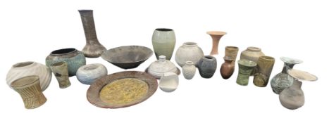 LARGE COLLECTION OF VINTAGE 20TH CENTURY & CONTEMPORARY STUDIO ART POTTERY ITEMS