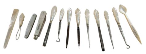 19TH CENTURY QING DYNASTY MOTHER OF PEARL MANICURE SET