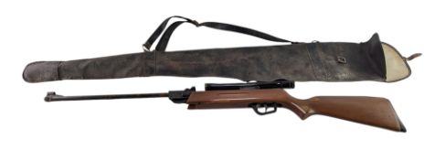 EL GAMO .177 CALIBRE AIR RIFLE WITH BSA SCOPE AND CARRY CASE
