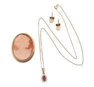 HALLMARKED 9CT GOLD NECKLACE PENDANT, CAMEO BROOCH & PEARL EARRINGS