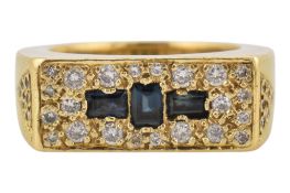 HALLMARKED 18CT GOLD SAPPHIRE & DIAMOND RING