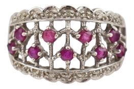 HALLMARKED 9CT GOLD RUBY & DIAMOND CLUSTER RING