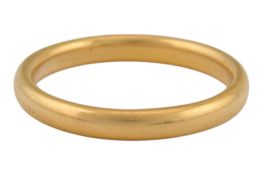 A 22CT GOLD WEDDING BAND RING